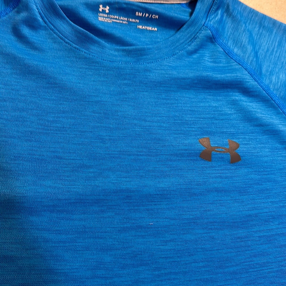 Under armor, blue heathered, excellent condition, loose heat gear shirt, small - Picture 2 of 4